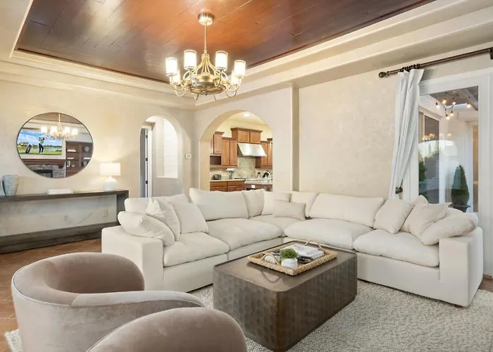Sienna Sanctuary | Heated Pool, Spa & Fire Pit Holiday home Chandler