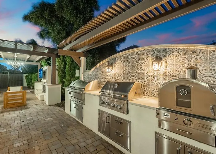 Sienna Sanctuary | Heated Pool, Spa & Fire Pit Holiday home *