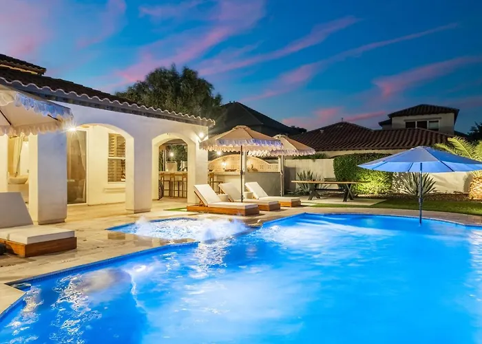 Holiday home Sienna Sanctuary | Heated Pool, Spa & Fire Pit