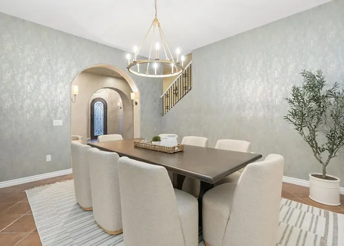 Sienna Sanctuary | Heated Pool, Spa & Fire Pit Holiday home Chandler