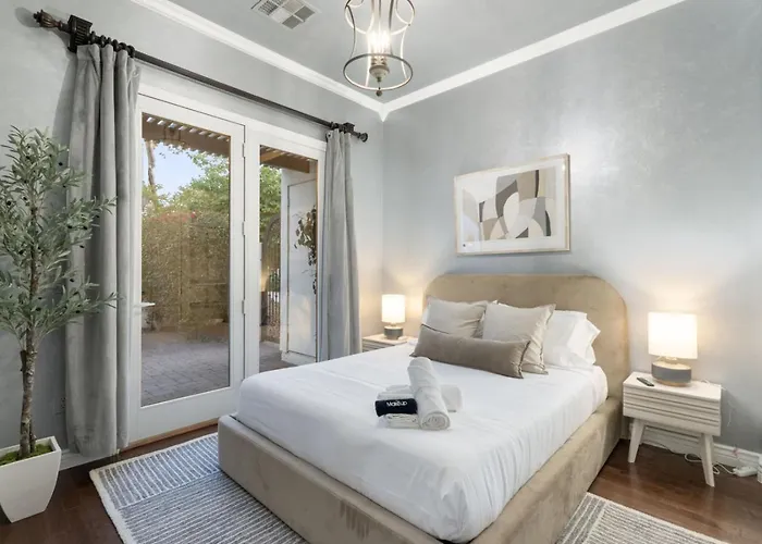 Sienna Sanctuary | Heated Pool, Spa & Fire Pit Holiday home *