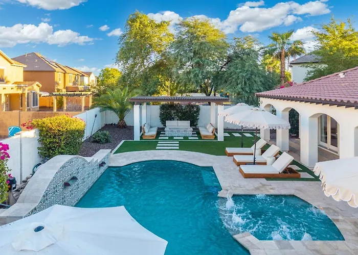Sienna Sanctuary | Heated Pool, Spa & Fire Pit Holiday home
